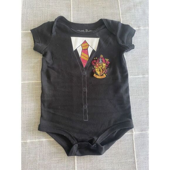 Harry Potter Gryffindor Infant One Piece Body Suit SIZE 18 MONTH Halloween - Picture 1 of 5